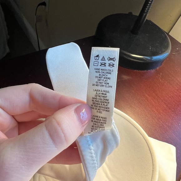 SKIMS💋 Deep Plunge Mid-Thigh White Bodysuit - Picture 4 of 9